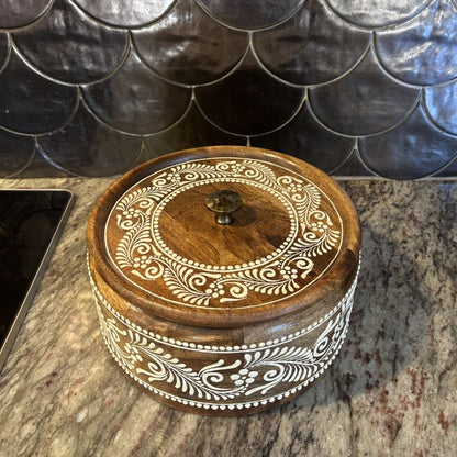 Handmade mango wood chapati box with white pomegranate floral lid – 9-inch roti keeper