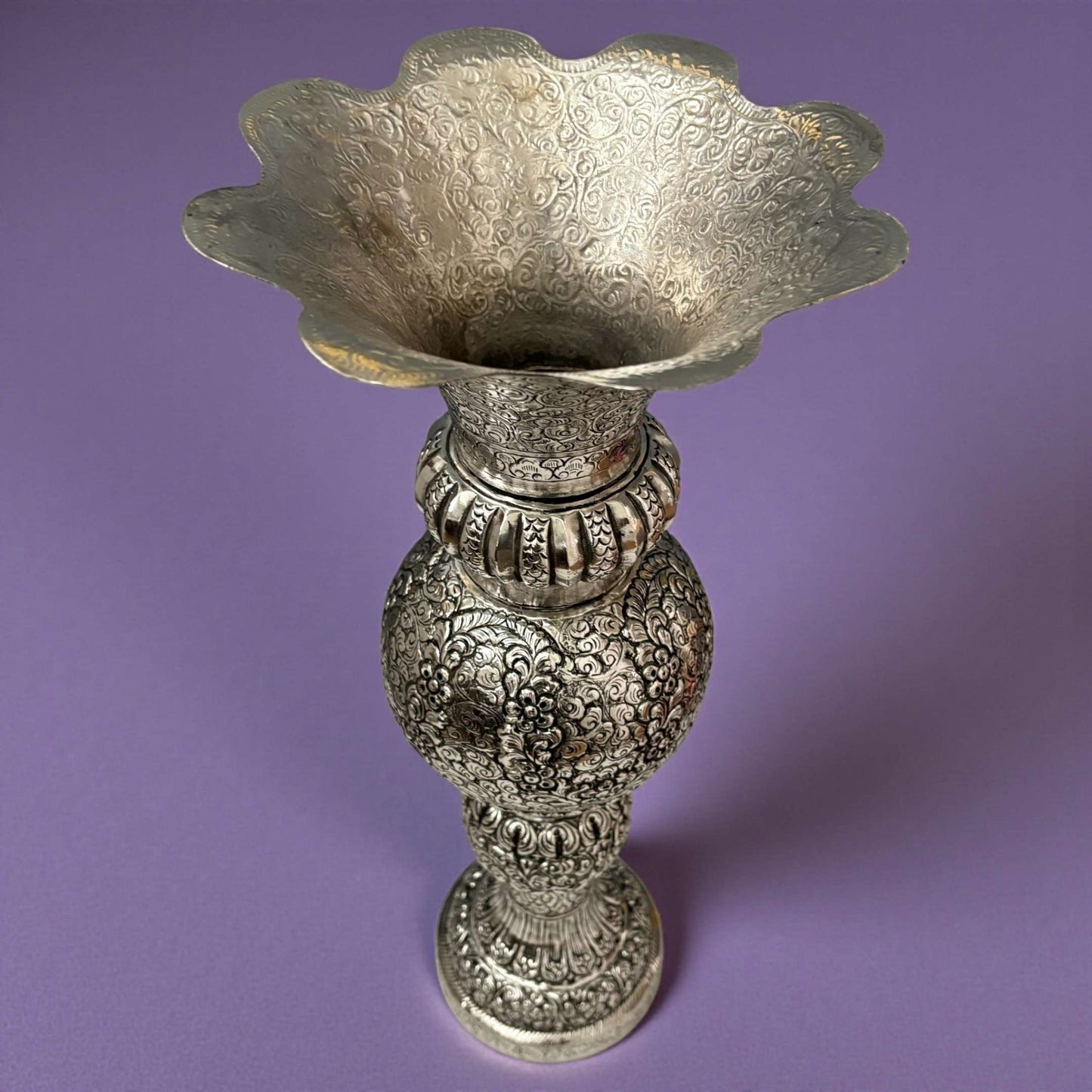 Perspective view of the 21-inch silver floral vase highlighting its substantial 2170-gram weight and premium heirloom quality.