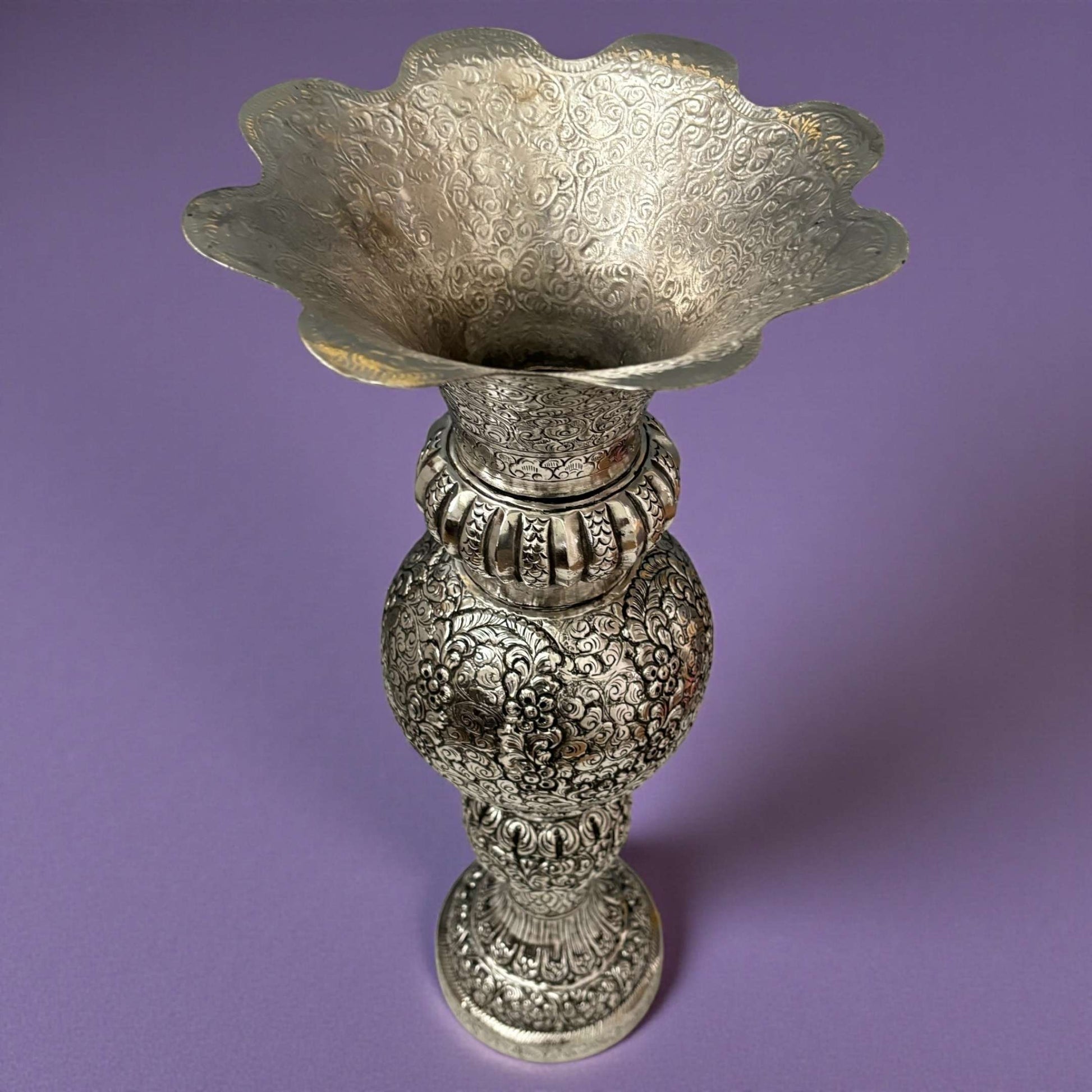 Perspective view of the 21-inch silver floral vase highlighting its substantial 2170-gram weight and premium heirloom quality.