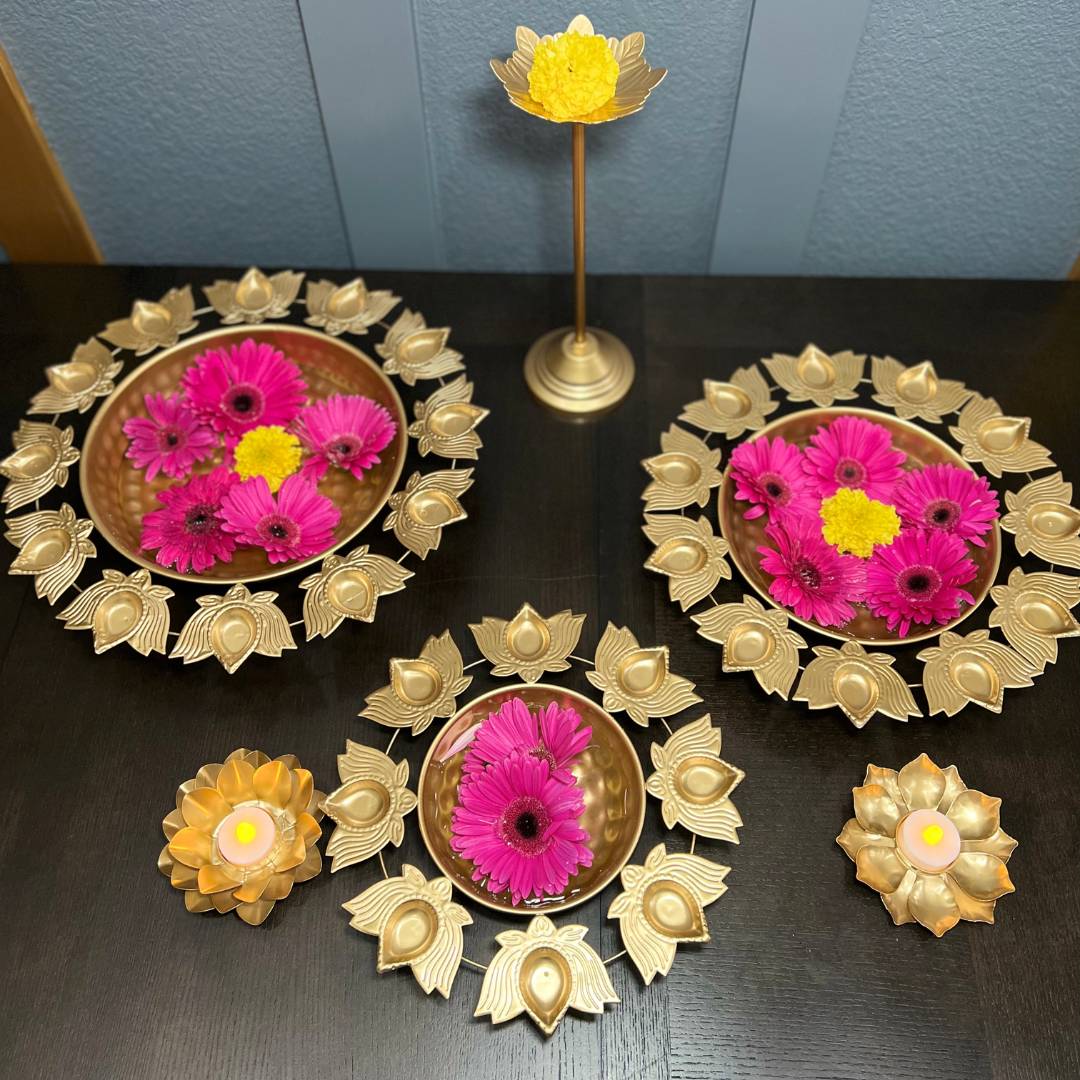 Set of 3 Om metal urlis in gold finish
