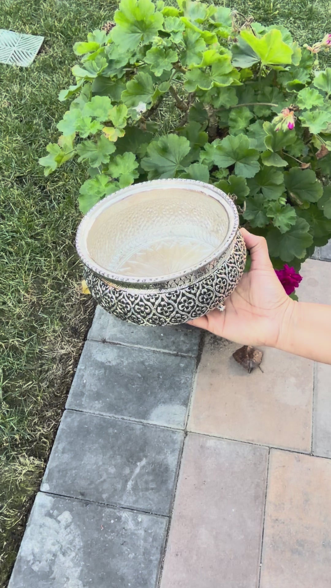 Video thumbnail of handcrafted Urli Utsav 7.5-inch flower engraved antique silver urli bowl demonstrating german silver finish and detailing