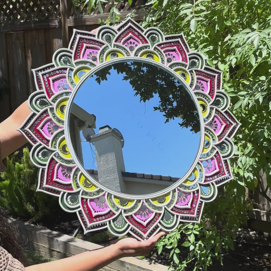 Video of Round Colored Sun Shaped Lippan Mirror 